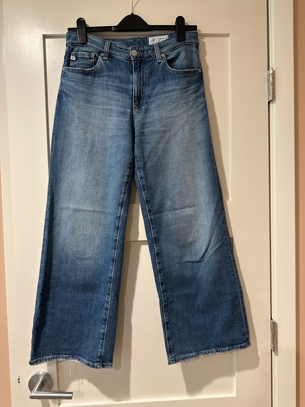 AG size 26 Saige mid rise wide leg crop denim jean in medium wash